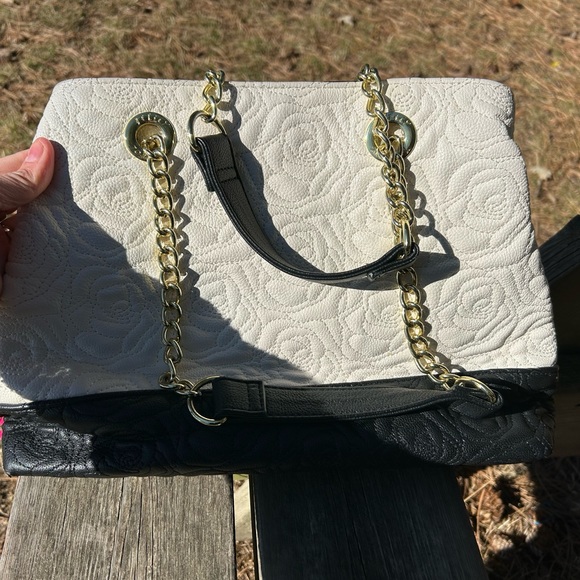 NWOT Betsey Johnson flower purse - Picture 7 of 10